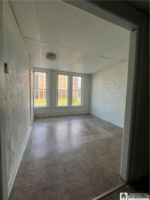 Empty room, Interior