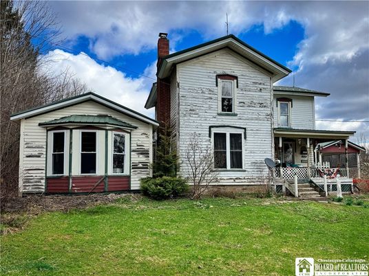 Exterior, Facade, Queen Anne Victorian