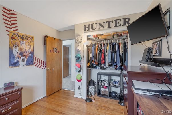 Interior, Walk-in Closets, Wood Texture Flooring