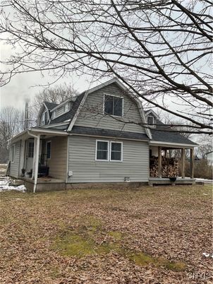Exterior, Facade, Ranch
