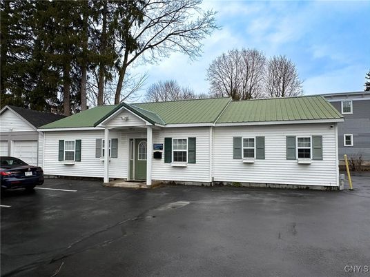 Attached, Exterior, Facade, Ranch
