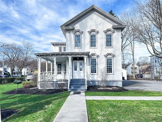 Exterior, Facade, Queen Anne Victorian