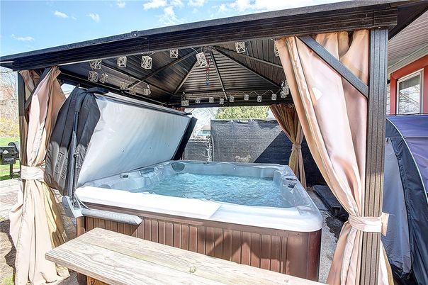 Exterior, Hot Tub
