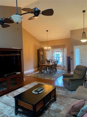 Chandelier, Dining room, Interior, Living room, Pendant Lights, Wood Texture Flooring