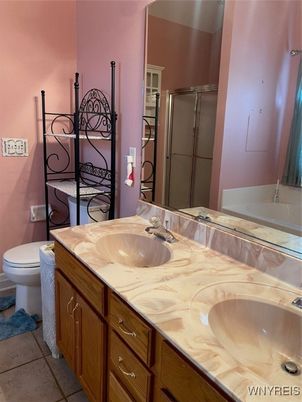 Bathroom, Dual Sink Vanities, Interior