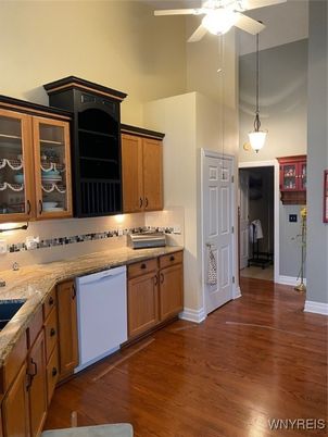 Interior, Kitchen, Pendant Lights, Wood Texture Flooring