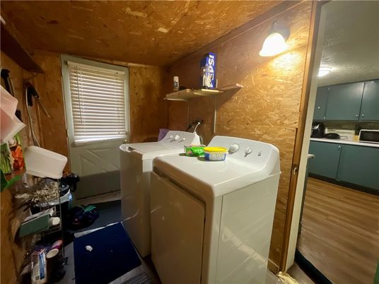 Interior, Washer, Wood Texture Flooring
