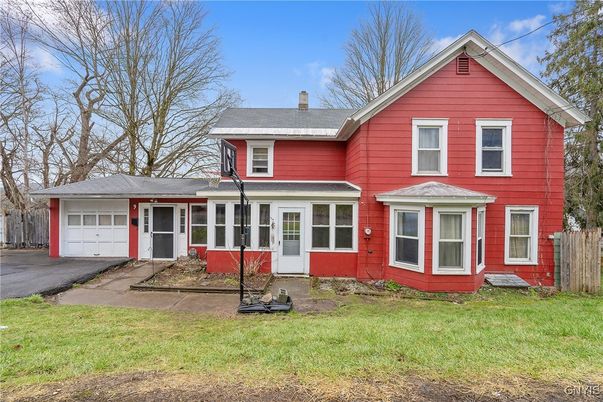 Attached, Exterior, Facade, Farmhouse