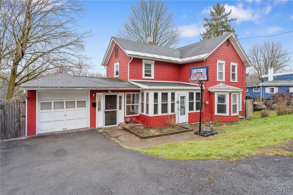 Attached, Exterior, Facade, Farmhouse