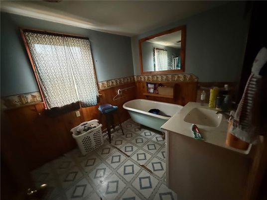 Bathroom, Free Standing Baths, Interior