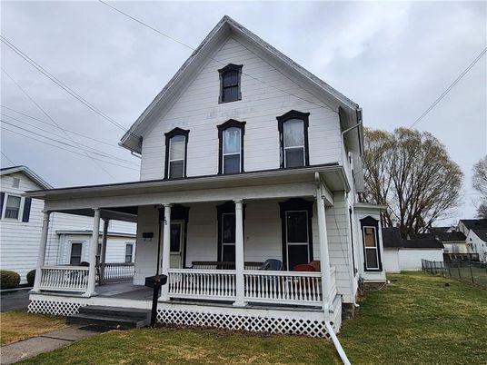 Exterior, Facade, Queen Anne Victorian