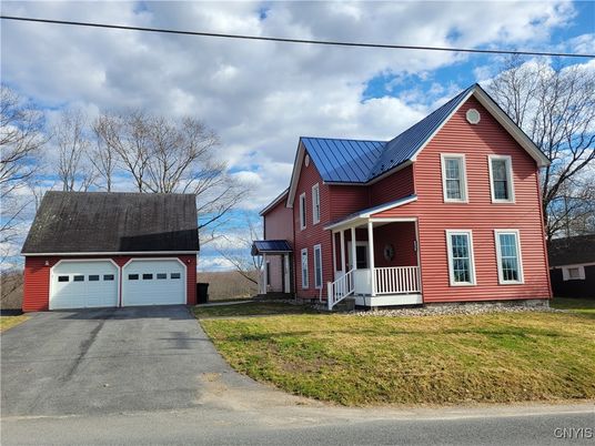 Attached, Exterior, Facade, Queen Anne Victorian