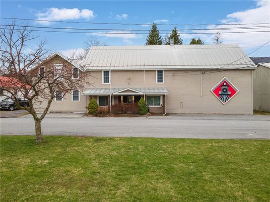 Exterior, Facade, Raised Ranch