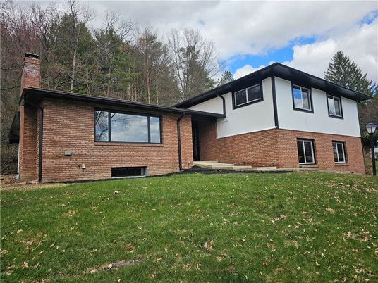 Exterior, Facade, Brick Facade, Split Level