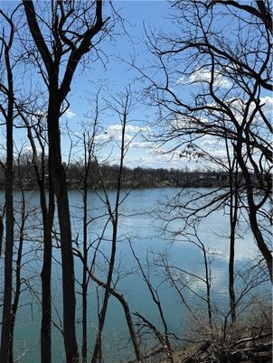 Exterior, Lake