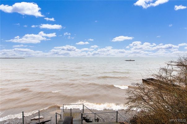 Exterior, Lake