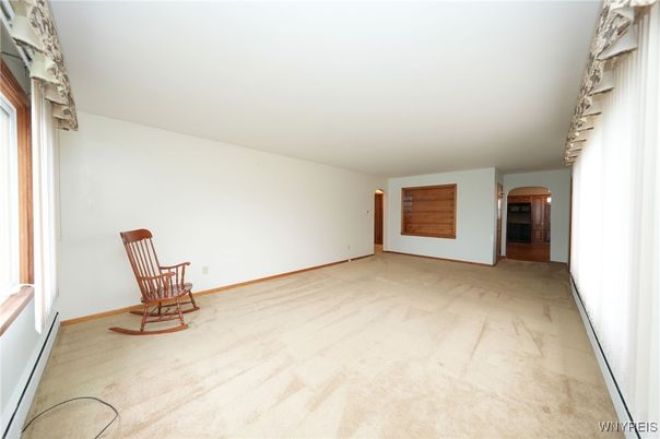 Empty room, Interior