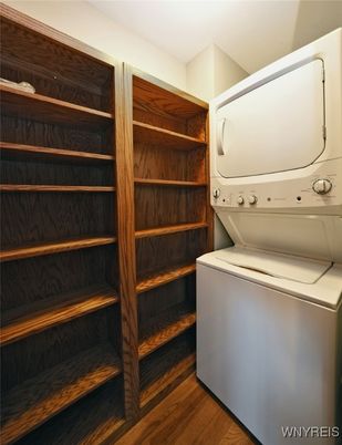Interior, Utility Closets, Washer, Wood Texture Flooring