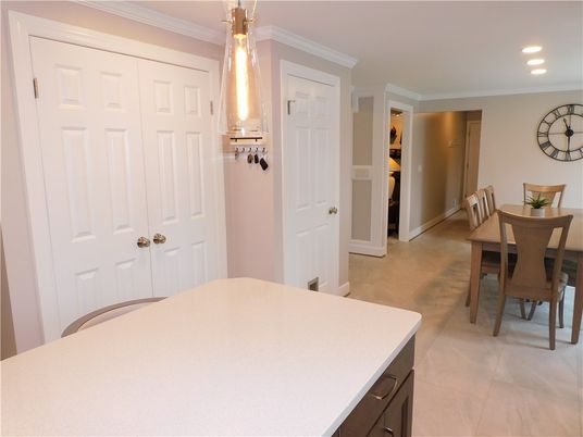 Dining room, Interior, Pendant Lights, Recessed Lighting