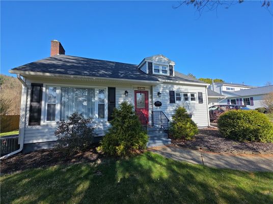 Exterior, Facade, Cape Cod