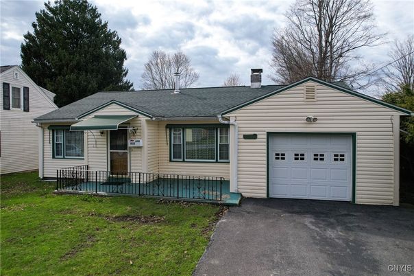 Attached, Exterior, Facade, Ranch