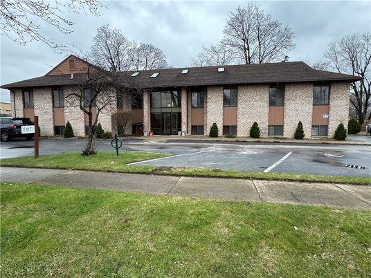 Exterior, Facade, Brick Facade, Ranch