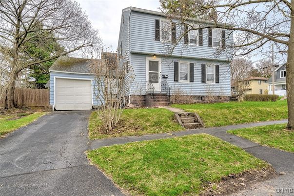 Attached, Exterior, Facade, Cape Cod