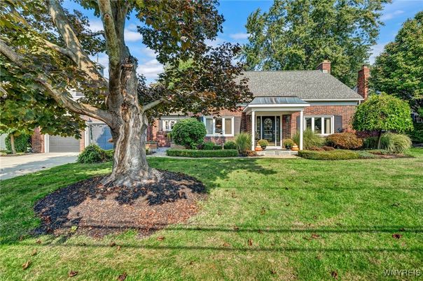 Exterior, Facade, Brick Facade, Cape Cod