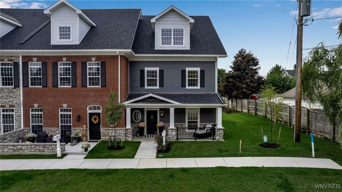Exterior, Facade, Brick Facade, Georgian