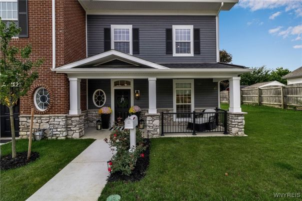 Exterior, Facade, Brick Facade, American Foursquare