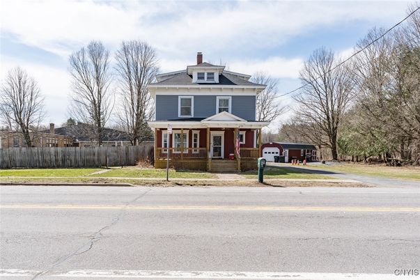Exterior, Facade, American Foursquare
