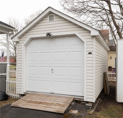 Detached Garage, Exterior