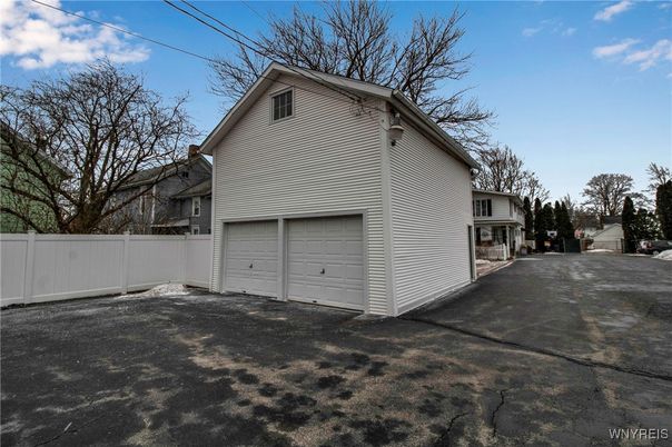 Detached Garage, Exterior