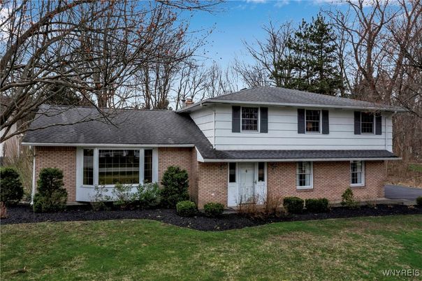 Exterior, Facade, Brick Facade, Split Level