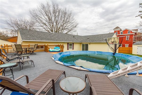 Exterior, Pool