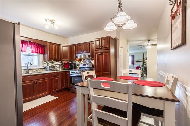 Dining room, Interior, Kitchen, Stainless Steel Appliances, Wood Texture Flooring