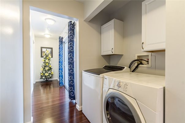 Interior, Washer, Wood Texture Flooring