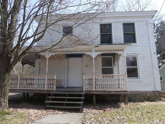 Exterior, Facade, American Foursquare