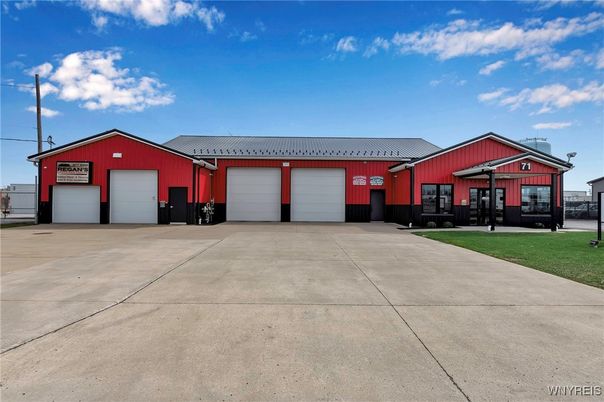 Attached, Exterior, Facade, Farmhouse