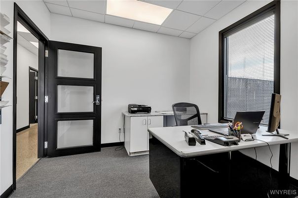 Home Office, Interior