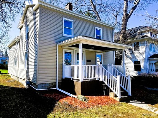 Exterior, Facade, American Foursquare