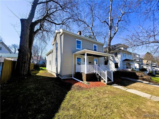 Backyard, Exterior, Facade, American Foursquare