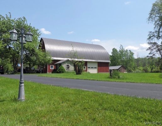 Attached, Exterior, Facade, Cape Cod