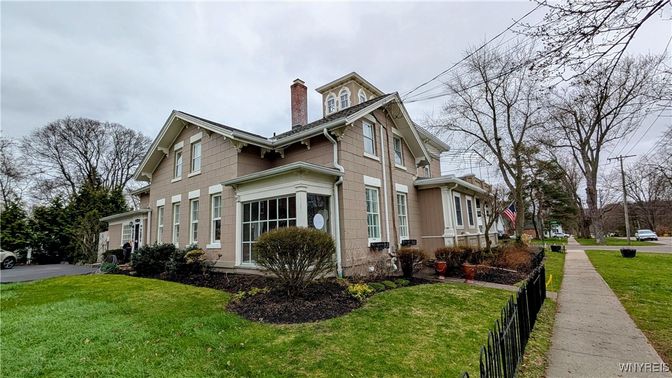 Exterior, Facade, Queen Anne Victorian