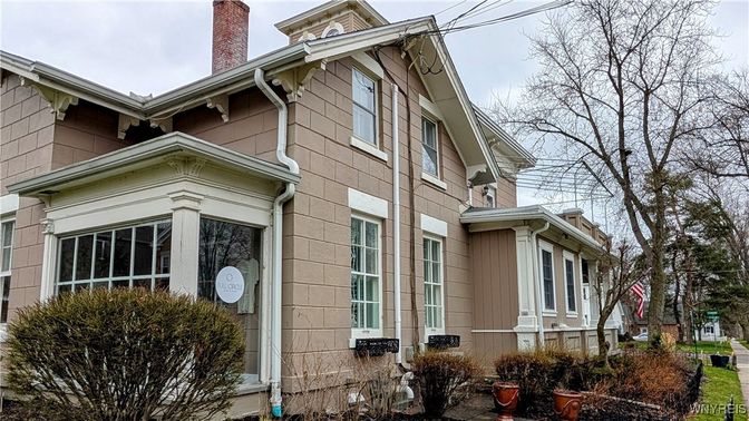 Exterior, Facade, Queen Anne Victorian