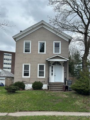 Exterior, Facade, American Foursquare