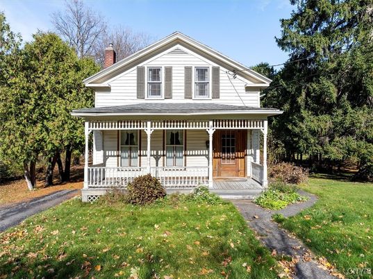 Exterior, Facade, Queen Anne Victorian