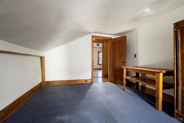 Empty room, Interior
