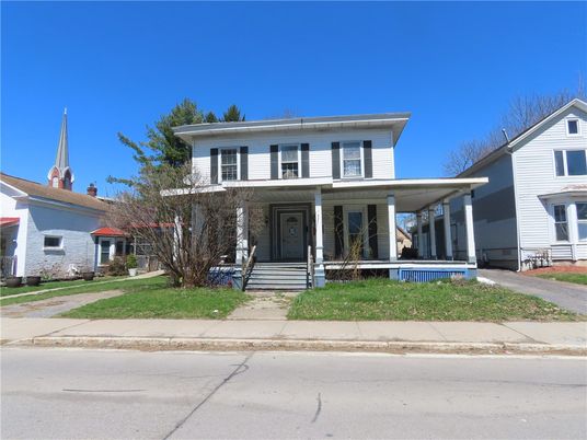 Exterior, Facade, American Foursquare