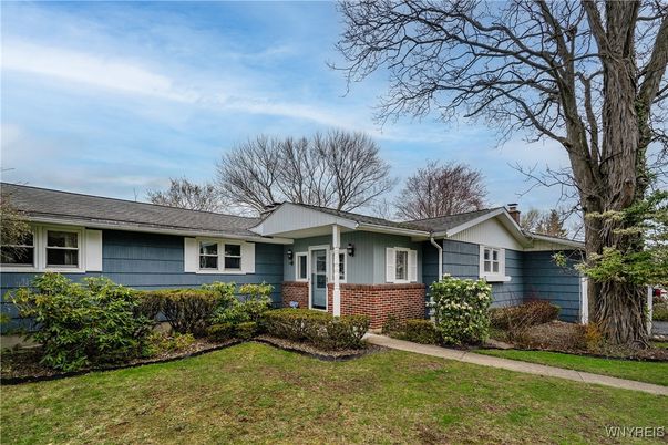 Exterior, Facade, Brick Facade, Ranch